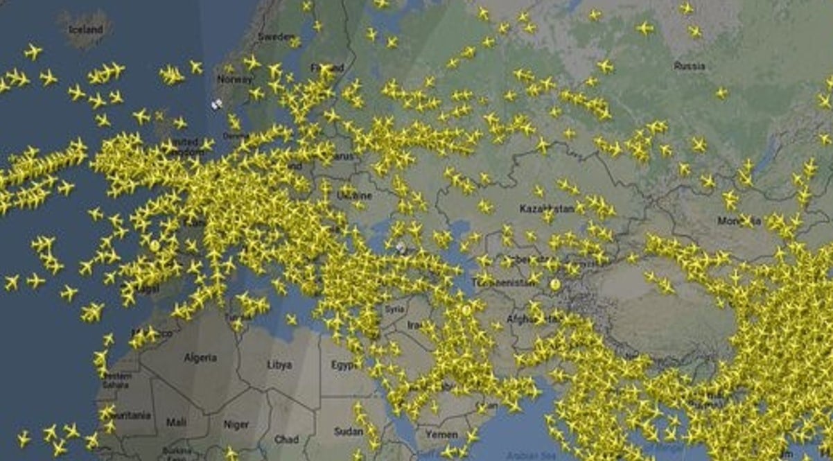 Map showing real time aircraft congestion over Europe