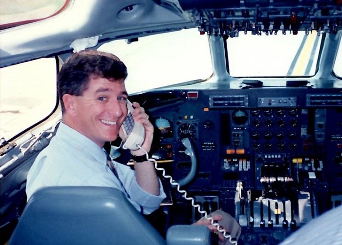 Inmarsat’s Bill Rowell using the cockpit’s Global Wulfsberg WH-10 handset
