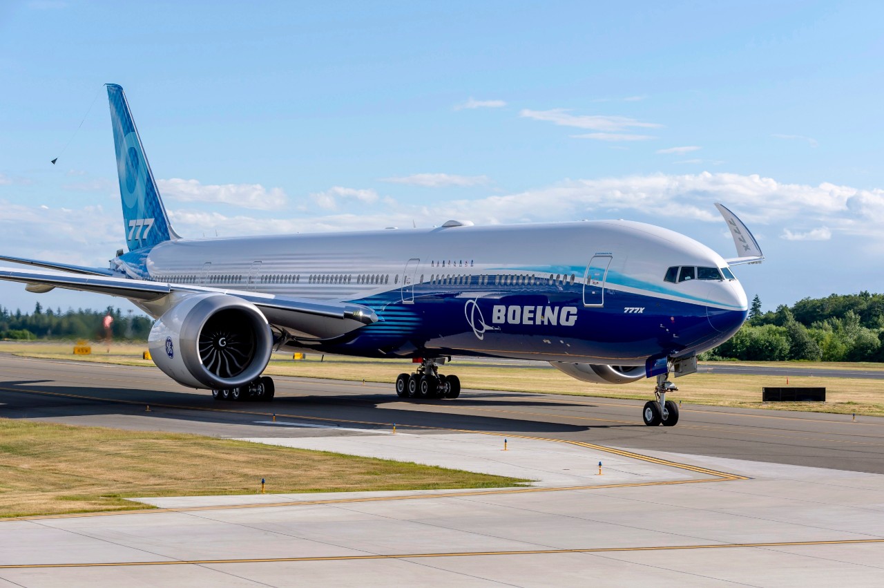 Boeing 777X taxiing