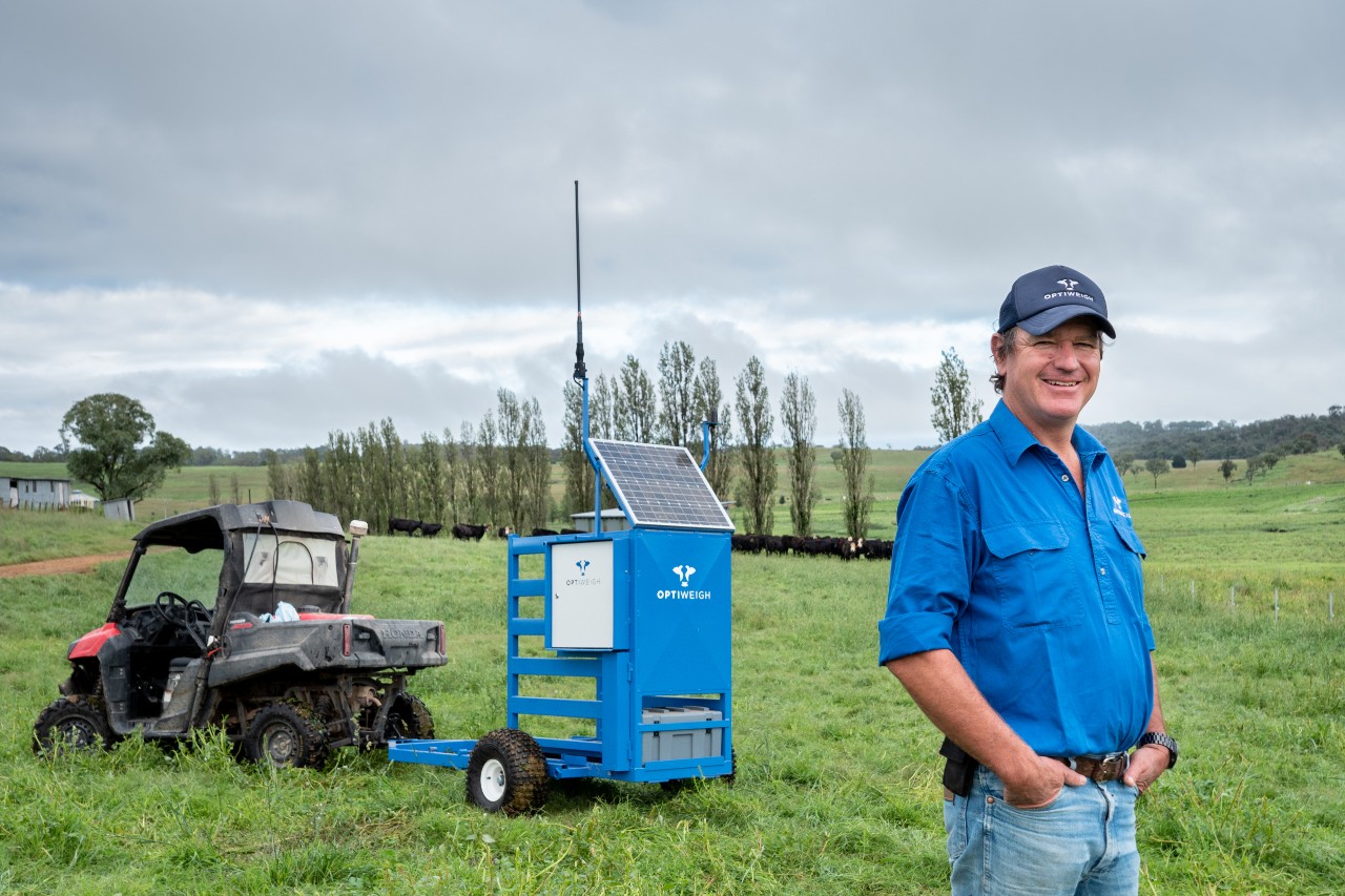 Bill Mitchell, Glenbrook Pastoral Company, with the Optiweigh unit he is developing through the UNE SMART Region Incubator.