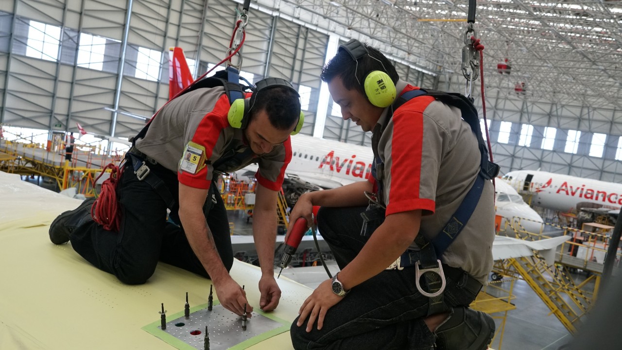 GX Aviation hardware being installed onto Avianca A320 aircraft