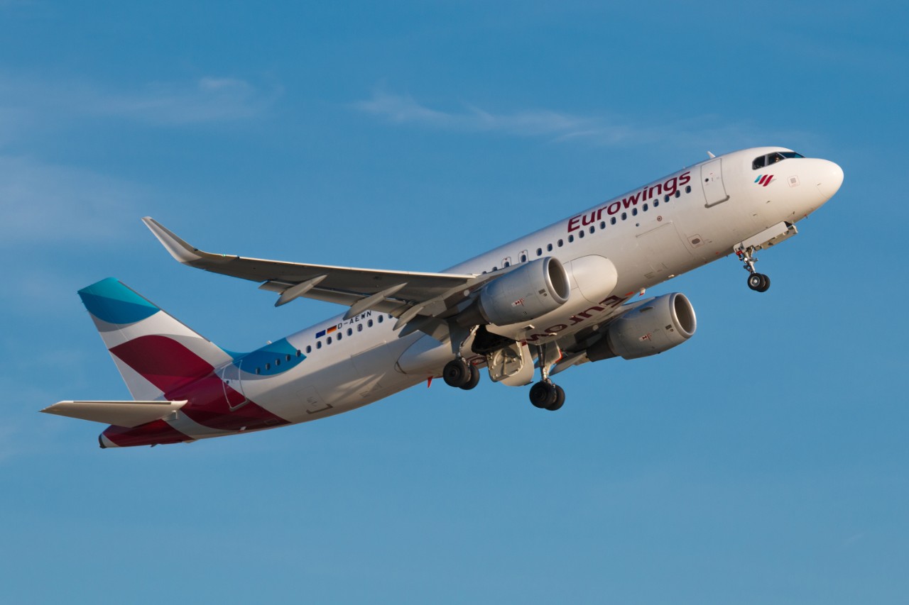 Eurowings A320 take off