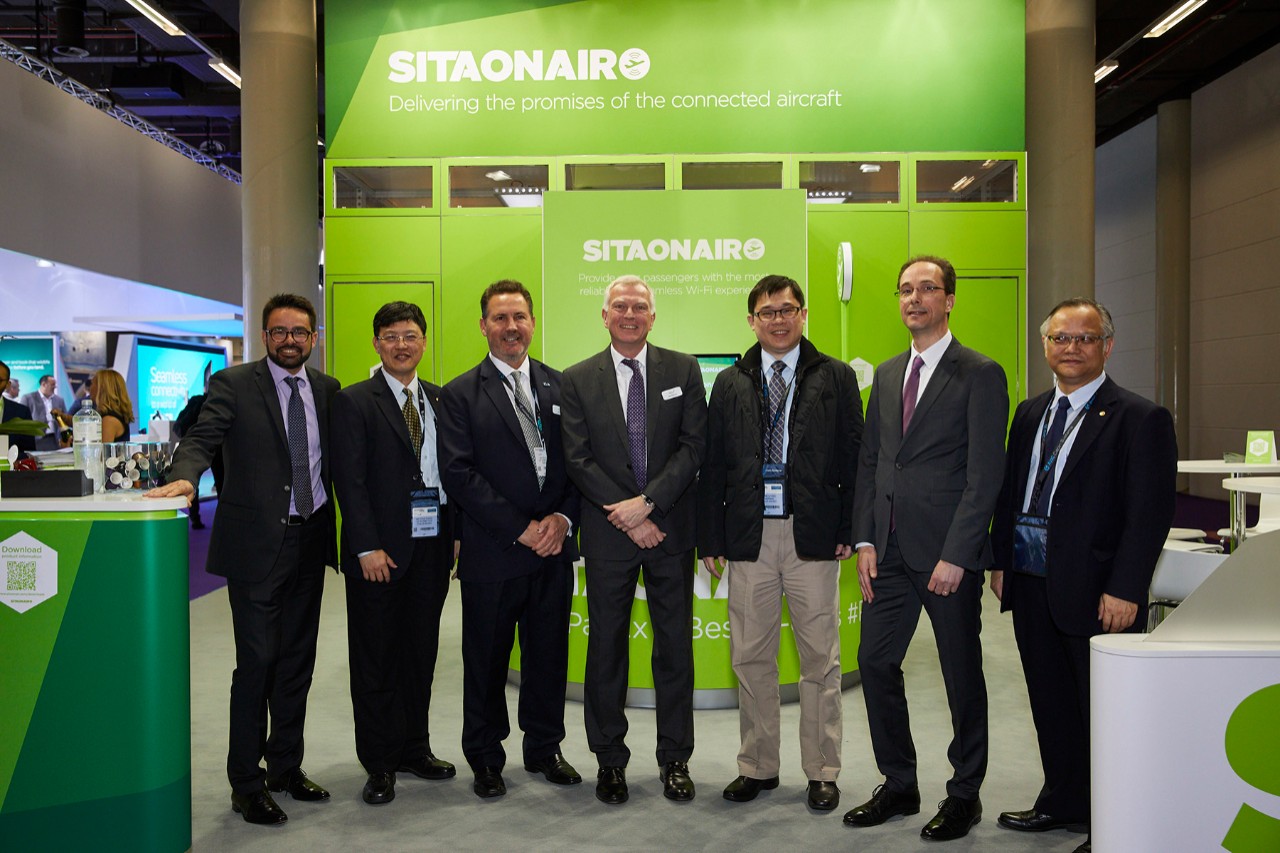 Inmarsat, Starlux and SITAONAIR executives 