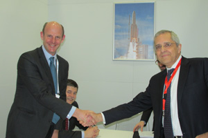 L-R: Rupert Pearce and Telespazio CEO Luigi Pasquali