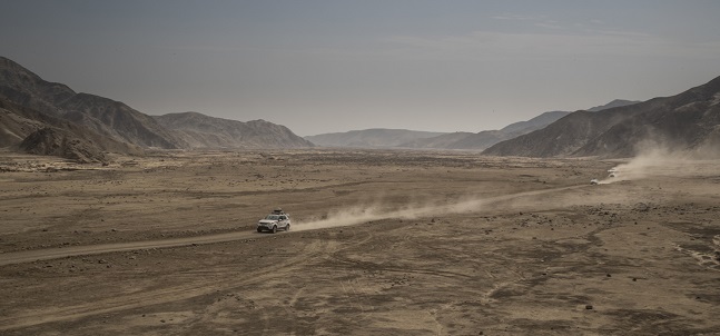 Land Rover Experience vehicle crossing desert