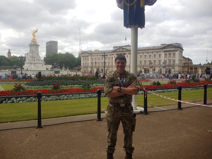 Squadron Leader Gordon Henderson outside Buckingham Palace