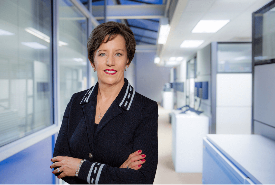 Portrait photo of Rebecca Cowen Hirsch with arms crossed wearing a navy jacket