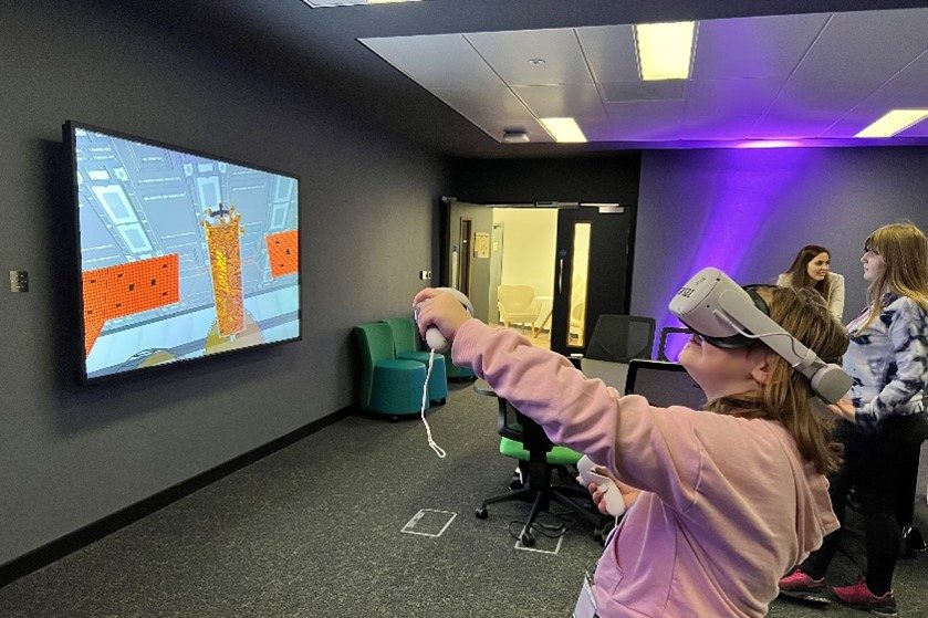 Year 6 students from the 2022 Space Camps using virtual reality to explore the Viasat satellite constellation and learn about different operating orbits.