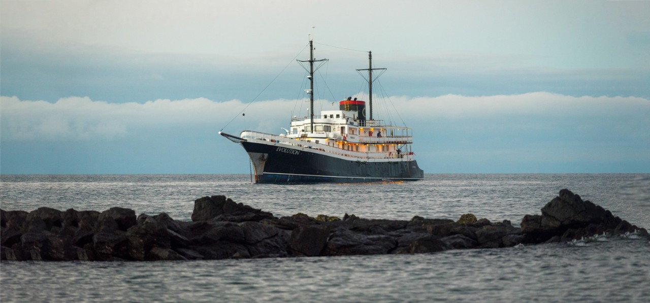 Quasar Expeditions luxury yacht Evolution