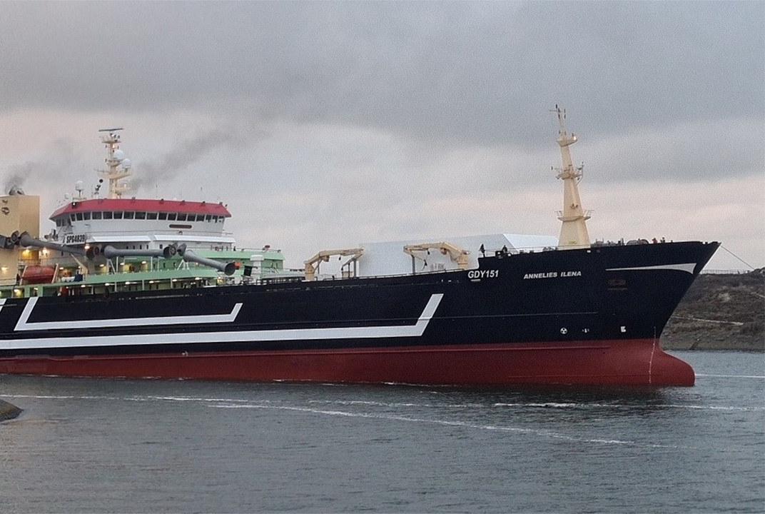 Parlevliet & van der Plas Group has signed an agreement to install Inmarsat's NexusWave on 12 factory trawlers.