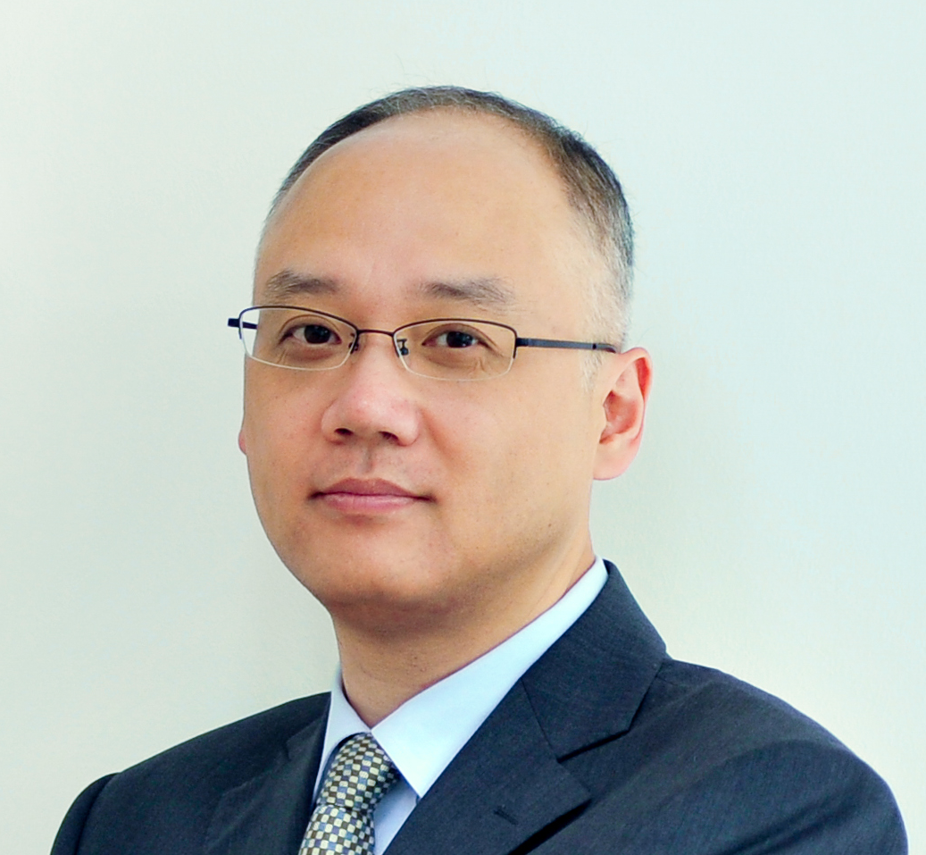 Head and shoulder photo of Li Jun